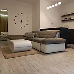 Cozy With Garden Апартаменты