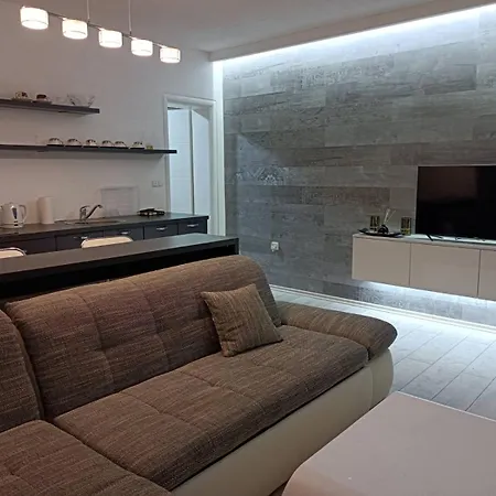 شقة Cozy With Garden *