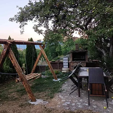 Cozy With Garden Apartamento *