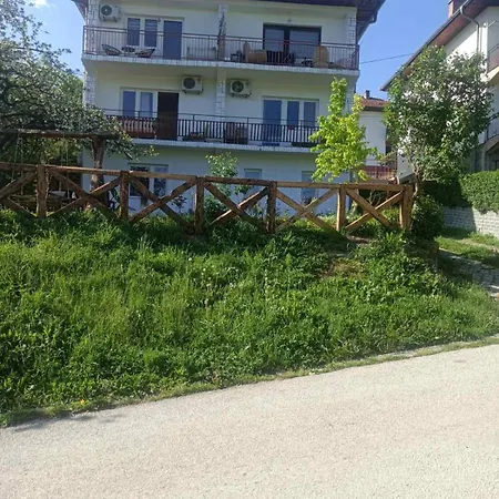 Cozy With Garden Apartamento Saraievo