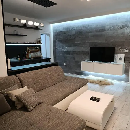 Cozy With Garden Apartament
