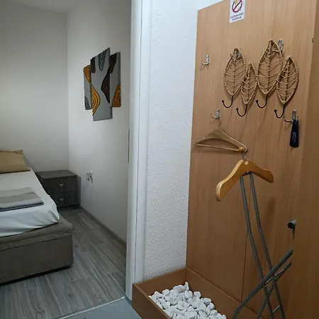 Cozy With Garden Apartament *